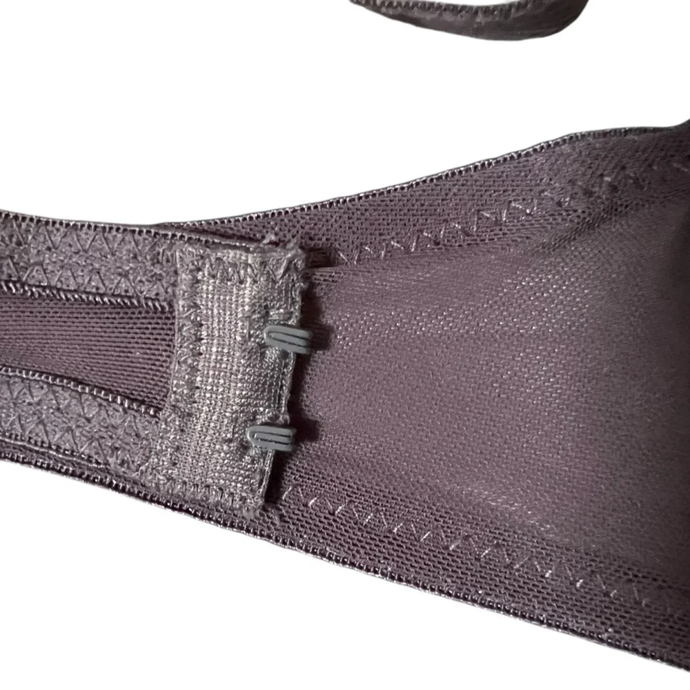 34A push-up bra green with black grey lace, adjusts straps and clasps